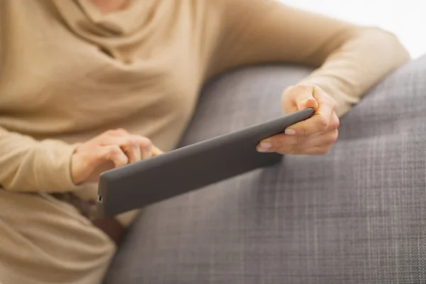 Woman with tablet pc — Stock Photo, Image