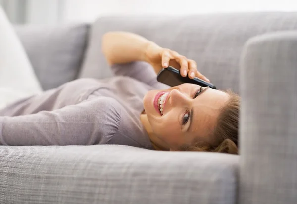 Frau mit Handy — Stockfoto