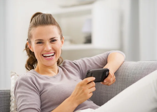 Mujer con teléfono móvil —  Fotos de Stock