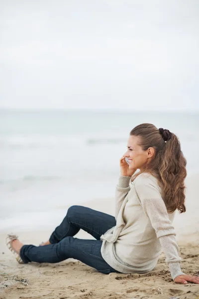 Woman in sweater on lonely beach — Stock Photo, Image