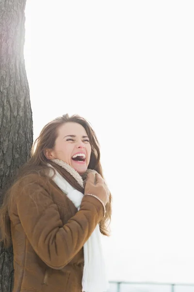 Donna in inverno all'aperto — Foto Stock