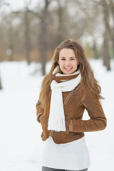 Kadın kış açık havada — Stok fotoğraf