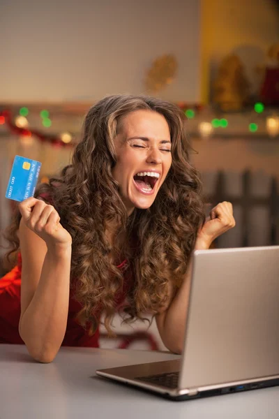 Vrouw met laptop — Stockfoto