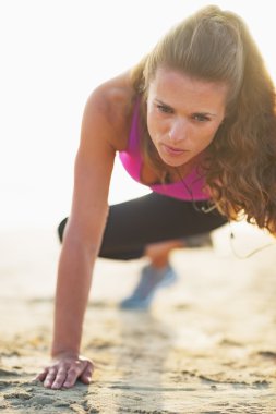 plaj Fitness genç kadın yapma egzersiz