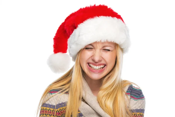 Portret van gelukkig tienermeisje in santa hat lachen — Stockfoto