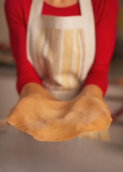 Closeup on smiling young housewife with dough — Stock Photo, Image