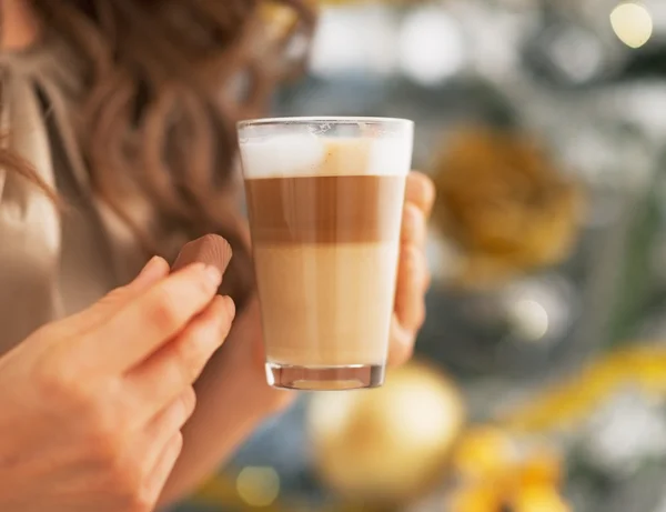 Closeup on young woman with candy and latte macchiato — Stock Photo, Image