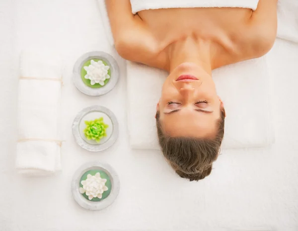 Portrait of young woman laying on massage table — Stock Photo, Image