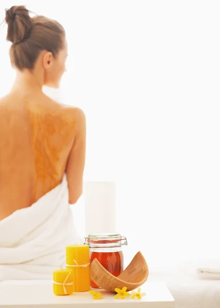 Closeup on honey spa therapy ingredients and relaxed young woman — Stock Photo, Image