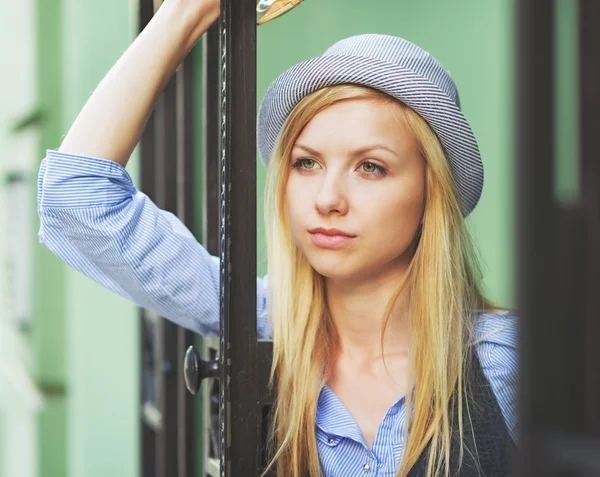 Thoughtful young hipster in the city — Stock Photo, Image