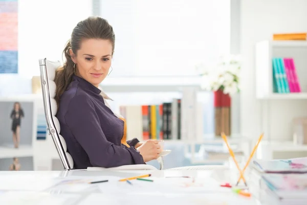 Diseñador de moda en el trabajo — Foto de Stock