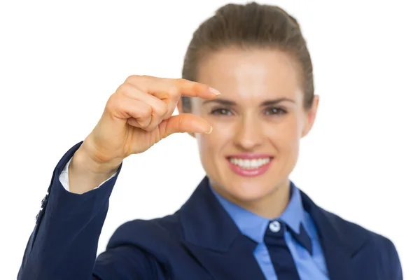 Mujer de negocios mostrando pocos riesgos — Foto de Stock