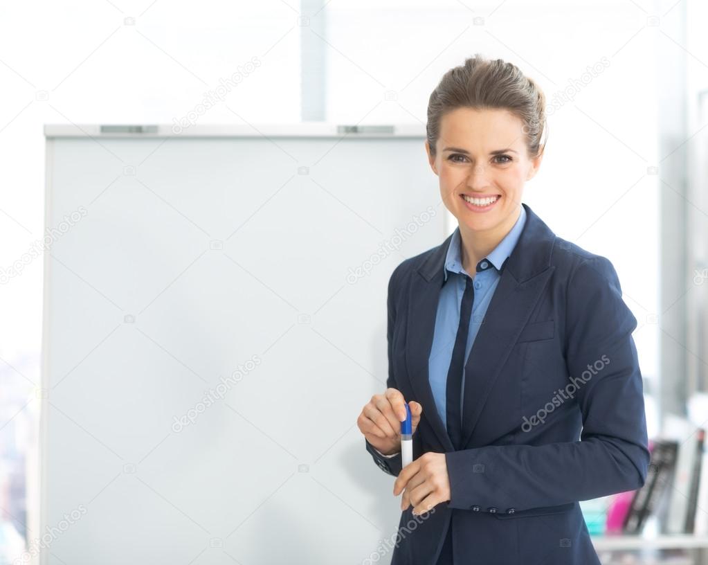 Деловая Женщина Рядом С Флипчартом Стоковое Фото ©CITAlliance 44689391