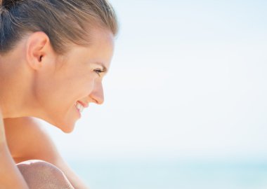 kadın kopya alanı üzerinde seyir Beach