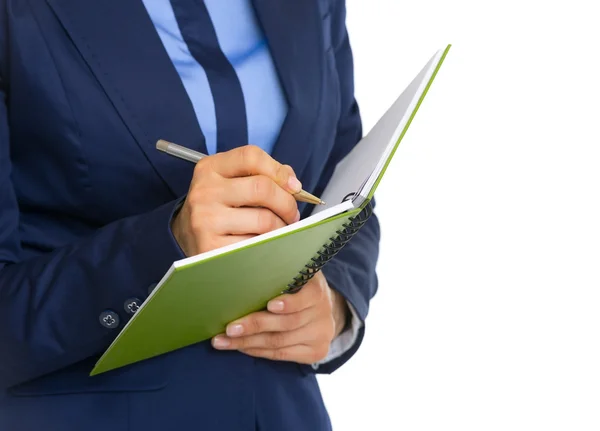 Mujer de negocios escribiendo en bloc de notas — Foto de Stock