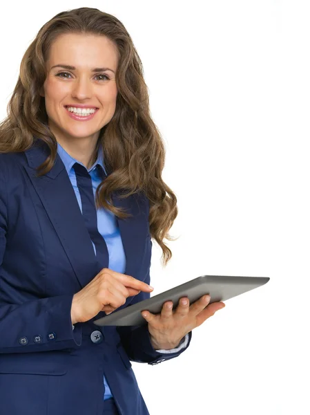 Mulher de negócios usando tablet PC — Fotografia de Stock