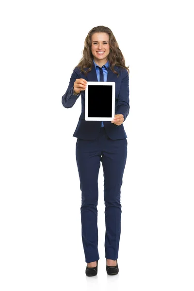 Geschäftsfrau zeigt Tablet-PC — Stockfoto