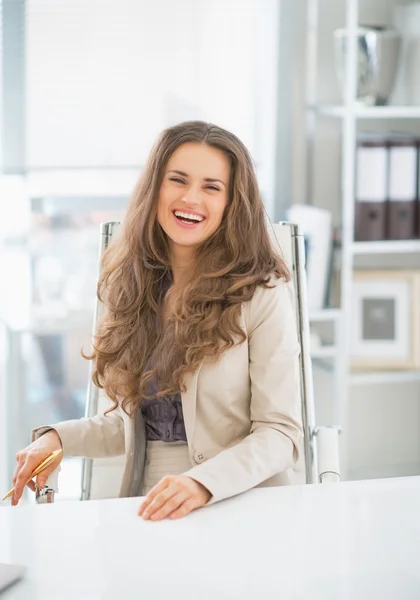 Business woman sitting in office — Stock Photo, Image