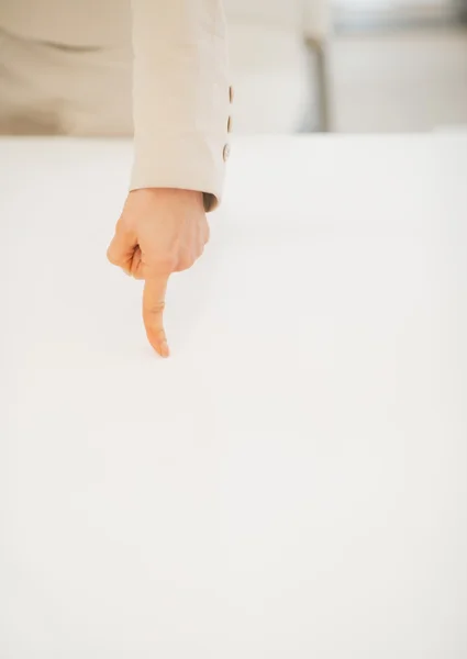 Business woman pointing on desk — Stock Photo, Image