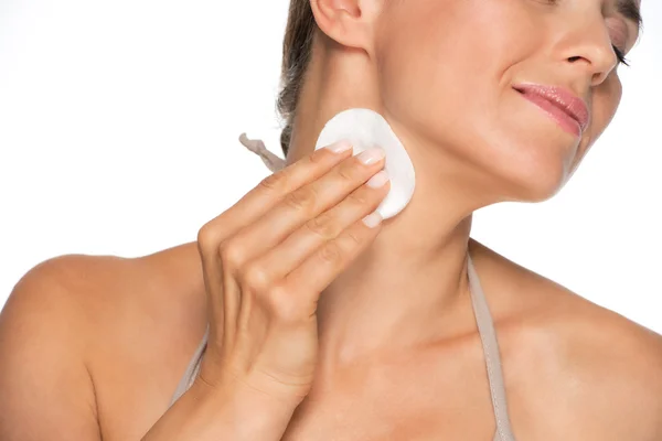 Woman using cotton pads — Stock Photo, Image