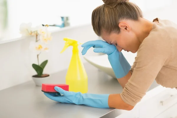 Frustrated housewife in cleaning work — Stock Photo, Image