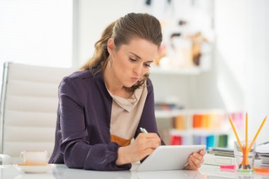 Moda Tasarımcısı tablet PC'nizde çalışma