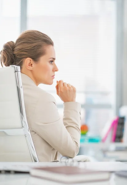 Thoughtful business woman in office — Stock Photo, Image