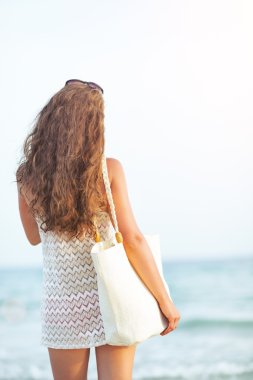 kadın denizde seyir