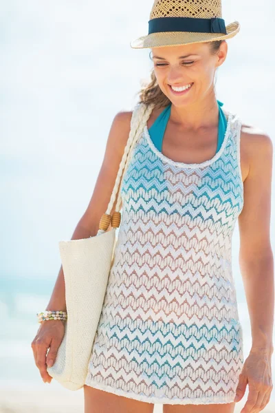 Woman in hat with bag — Stock Photo, Image