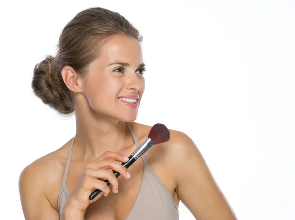 Femme avec brosse de maquillage — Photo