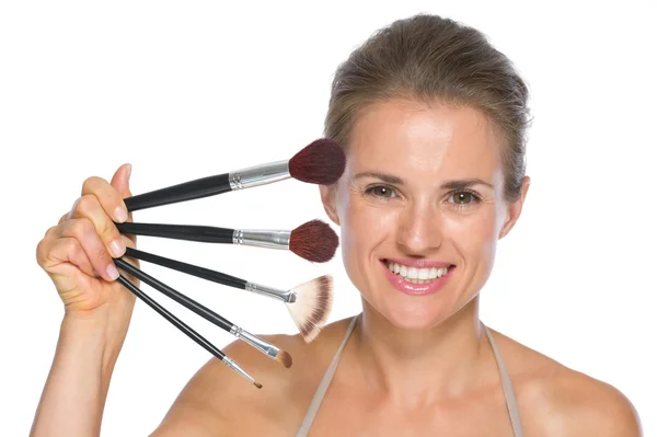 Mujer con pinceles de maquillaje — Foto de Stock