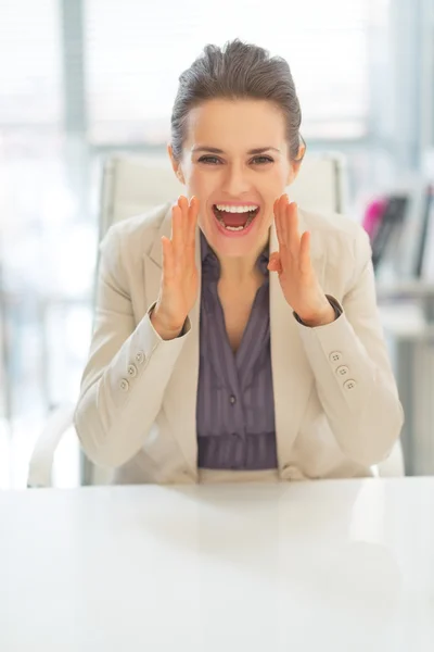 Mujer de negocios gritando —  Fotos de Stock