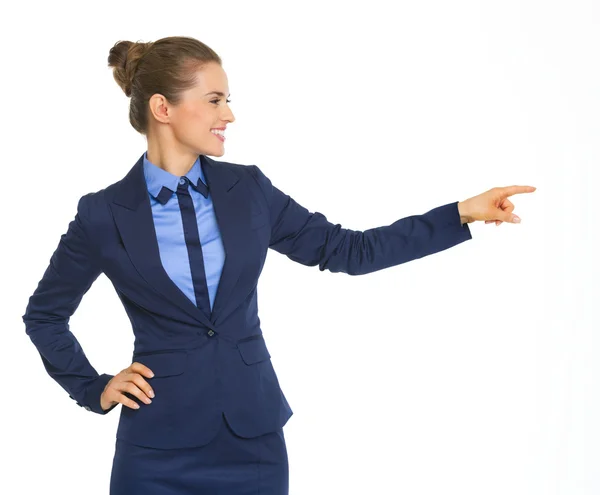 Businesswoman pointing — Stockfoto