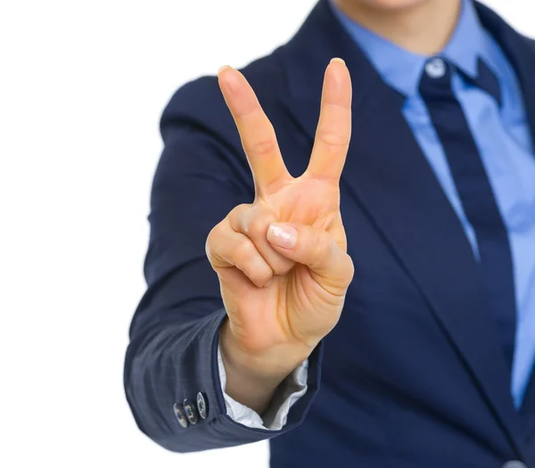 Businesswoman showing victory gesture — Stock Photo, Image