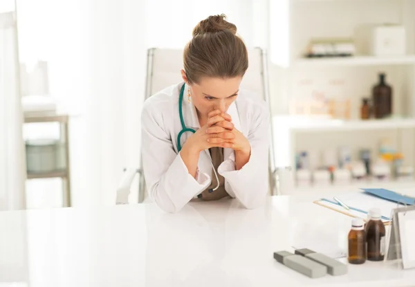 Concerned medical doctor woman — Stock Photo, Image