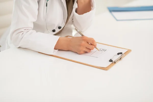 Medical doctor woman writing in clipboard — Stock Photo, Image