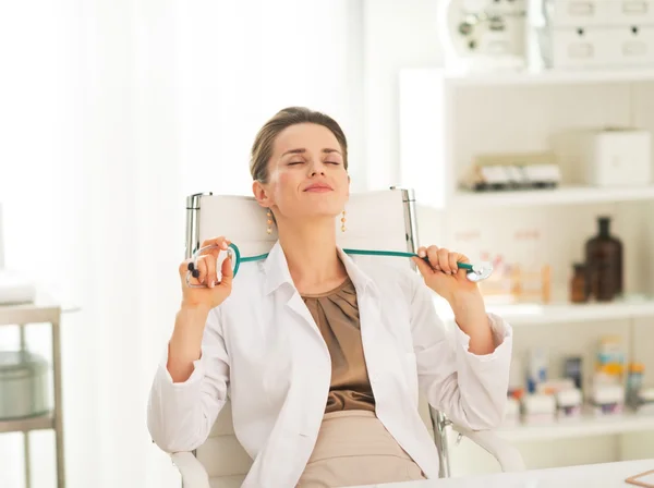 Relajado médico mujer —  Fotos de Stock