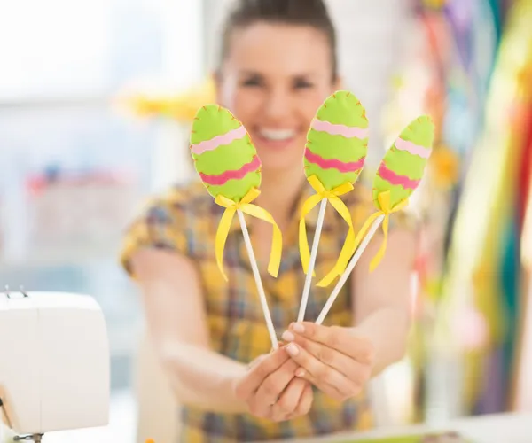 Decorative eggs showing in hand of  woman — Stock Photo, Image