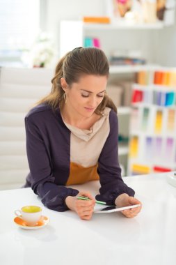 Moda Tasarımcısı tablet PC'nizde çalışma