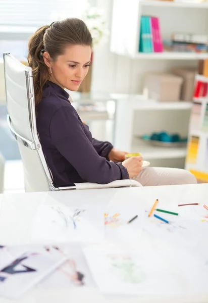 Diseñador de moda en oficina — Foto de Stock