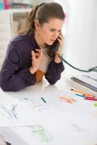 Fashion designer in office talking phone — Stock Photo, Image