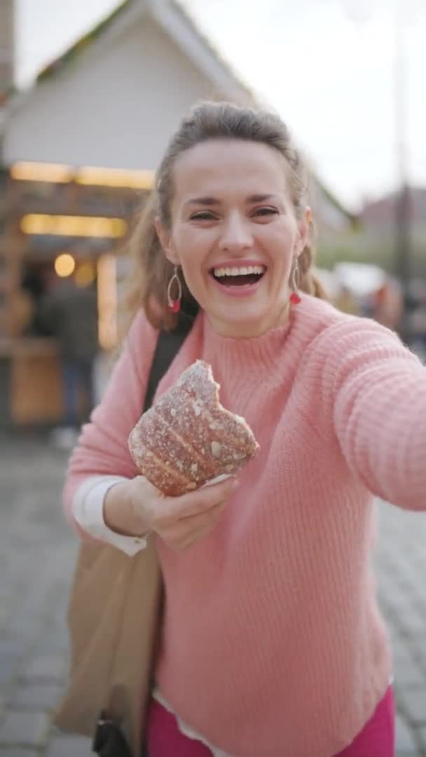 Happy Young Woman Fair City Taking Selfie Eating Trdelnik — Stock Video