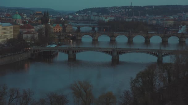 Çek Cumhuriyeti Prag Daki Vltava Nehri Ile Geceleyin Manzara — Stok video