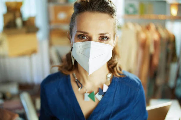 Stylish Small Business Owner Woman Ffp2 Mask Office — Stock Fotó