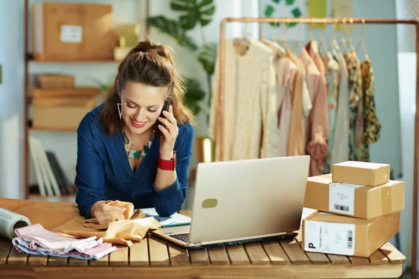 Young Years Old Small Business Owner Woman Office Talking Smartphone — Φωτογραφία Αρχείου