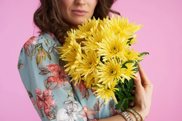 Closeup Middle Aged Woman Yellow Chrysanthemums Flowers Pink Background — Fotografia de Stock