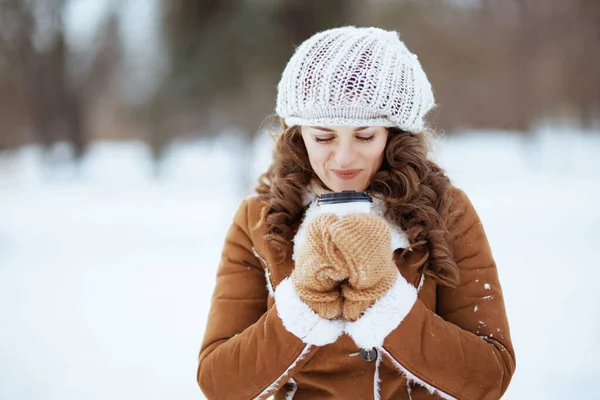 Relaxed Stylish Years Old Woman Mittens Cup Coffee Knitted Hat — Fotografia de Stock