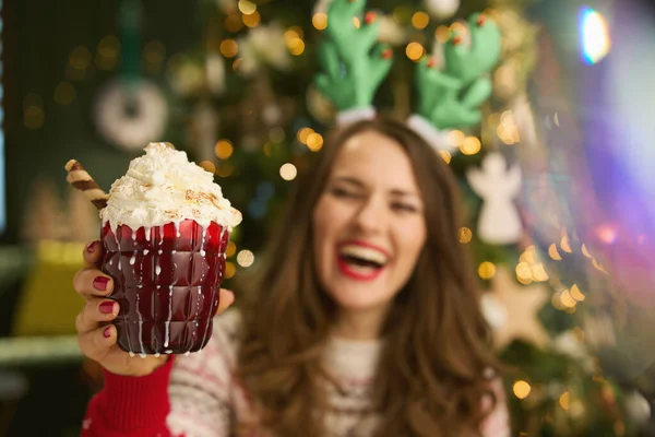 Closeup Happy Trendy Years Old Woman Festive Hot Chocolate Cocktail — Stok fotoğraf
