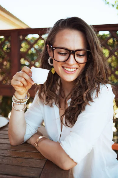 Smiling Trendy Middle Aged Housewife White Shirt Eyeglasses Sitting Table — Stockfoto