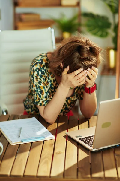 Stressed Elegant Small Business Owner Woman Office Using Laptop — ストック写真